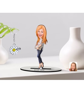 BK Gift Kişiye Özel Kadın Karikatürlü 3D Ahşap Biblo ve İsimli Silver Papatya Anahtarlık-11 (Model 1)