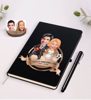 BK Gift Kişiye Özel Yılın En Mükemmel Çifti Karikatürlü Siyah Defter ve Kalem Hediye Seti-15