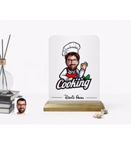 BK Gift Kişiye Özel Erkek Chef Karikatürlü Ahşap Standlı Çerçeve-14 (Beyaz)