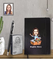 Kişiye Özel Öğretmen Karikatürlü  Siyah Defter Kalem Çakmak Hediye Seti  Bayan-2 (Model 1)