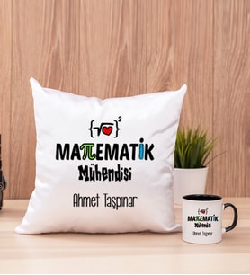 Matematik Mühendisi Kare Yastık ve Siyah Kupa Bardak