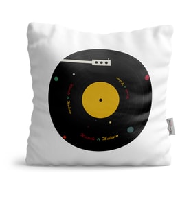 BK Gift Kişiye Özel Retro Record Tasarımlı Beyaz  Yastık  1