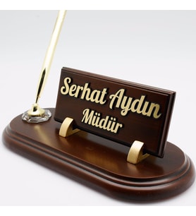 Tek Kalemli Ahşap Kabartma Masa İsimliği Ahşap Masa İsimlik Ofis Hediyesi Ceviz Masa Kalemliği