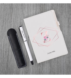 Kişiye Özel UV Baskılı Pembe Harfli Beyaz Defter Roller Kalem Seti