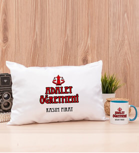 Adalet Öğretmeni Dikdörtgen Yastık ve Mavi Kupa Bardak