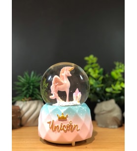 Unicorn Atlı Püskürtmeli Müzikli ve Işıklı Büyük Boy Kar Küresi
