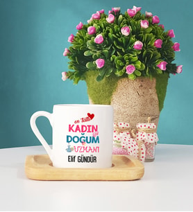 Mesajlı Kadın Doğum Uzmanı Ahşap Altlıklı Türk Kahvesi Fincanı