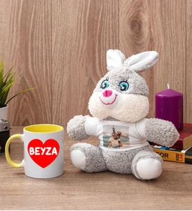 Sevgiliye Hediye İsim Yazılı Kalpli Sarı Kupa Bardak ve Peluş Tavşan