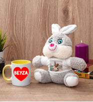Sevgiliye Hediye İsim Yazılı Kalpli Sarı Kupa Bardak ve Peluş Tavşan