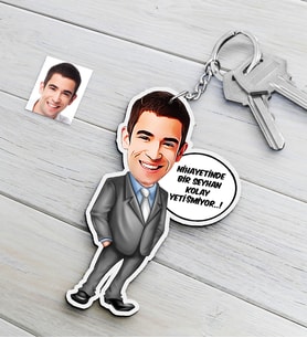 BK Gift Kişiye Özel Bay Kolay Yetişmiyor Karikatürlü Ahşap Anahtarlık-1 (Beyaz)