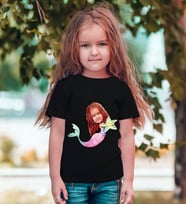 BK Gift Kişiye Özel Deniz Kızı Karikatürlü Siyah T-Shirt-1 (Siyah)