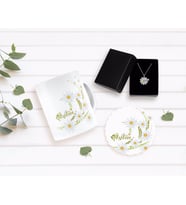 BK Gift Kişiye Özel Papatya Temalı Kupa Bardak Altlığı ve İsimli Silver Papatya Kolye Seti-1 (Model 1)