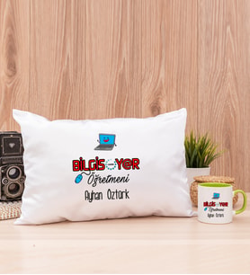 Bilgisayar Öğretmeni Dikdörtgen Yastık ve Yeşil Kupa Bardak