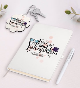 BK Gift Kişiye Özel Evin Yakışıklısı Beyaz Defter Kalem ve Anahtarlık Hediye Seti-3 (Model 1)