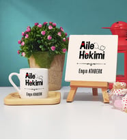 Aile Hekimi Tasarımlı Hediye Aile Hekimi Ahşap Altlıklı Türk Kahvesi Fincanı ve Dekoratif Taş Baskı