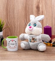 İsim Yazılı ve Tarihli Yeşil Kupa Bardak ve Peluş Tavşan