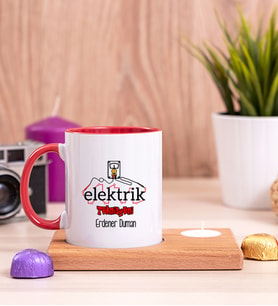 Elektrik Teknisyeni Ahşap Altlıklı Mumlu Kırmızı Kupa Bardak