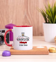 Elektrik Teknisyeni Ahşap Altlıklı Mumlu Kırmızı Kupa Bardak