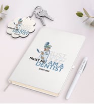 BK Gift Kişiye Özel Diş Hekimi Beyaz Defter Kalem ve Anahtarlık Hediye Seti-3 (Model 1)