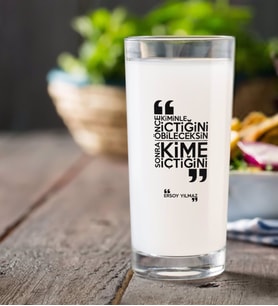 BK Gift Kişiye Özel Renkli Baskılı Önce Kiminle İçtiğini Bileceksin Rakı Bardağı-1 (Beyaz)