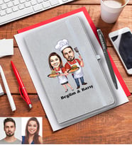 Kişiye Özel Aşçı Sevgili Karikatürlü Gri Defter Kalem Hediye Seti Model-2