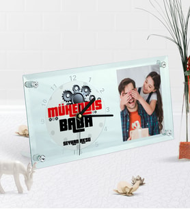 BK Gift Kişiye Özel Fotoğraflı Mühendis Baba Masaüstü Cam Saat (Beyaz)