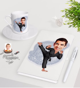 BK Gift Kişiye Özel Erkek Karateci Karikatürlü Beyaz Defter Kalem Türk Kahvesi Fincanı Seti-1 (Model 1)