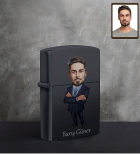 Kişiye Özel İş Adamı Karikatürlü UV Baskılı Siyah Benzinli Çakmak Bay-12