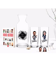 BK Gift Kişiye Özel Renkli Baskılı Erkek ve Kadın Patron Karikatürlü İkili Rakı Bardağı Karaf ve Cep Kitabı Hediye Seti-1 (Model 1)