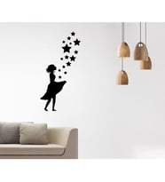 Önünde Küçükten Büyüğe Yıldızlar Uçuşan Kız - Siyah 40x80cm
