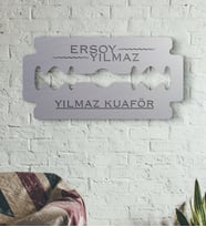Kuaförlere Özel Jilet Figürlü Ahşap Kapı & Duvar Objesi-3 (Beyaz)