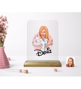 BK Gift Kişiye Özel Kadın Aşçı Karikatürlü Ahşap Standlı Çerçeve-3 (Beyaz)