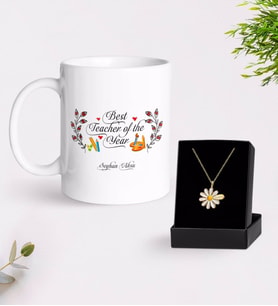 BK Gift Kişiye Özel Yılın En İyi Öğretmeni Beyaz Kupa ve Papatya Kolye Hediye Seti-1 (Model 1)