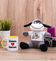 Sevgililere Özel İsim Yazılı Sarı Kupa Bardak ve Peluş Eşek