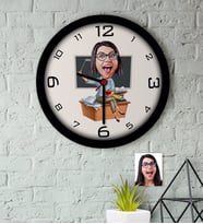 BK Gift Kişiye Özel Bayan Öğretmen Karikatürlü Ahşap Duvar Saati-2 (Beyaz)