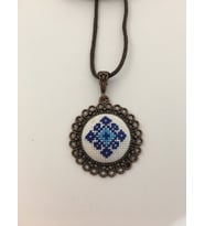 Yöresel Motif İşlemeli Kanaviçe Kolye