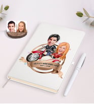 BK Gift Kişiye Özel Yılın En Mükemmel Çifti Karikatürlü Beyaz Defter ve Kalem Hediye Seti-12