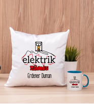 Elektrik Mühendisi Kare Yastık ve Mavi Kupa Bardak