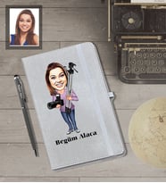 Kişiye Özel Fotoğrafçı Karikatürlü Gri Defter Kalem Hediye Seti  Bayan-3