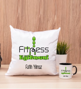 Fitness Eğitmeni Kare Yastık ve Siyah Kupa Bardak