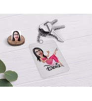 BK Gift Kişiye Özel Patroniçe Karikatürlü Şeffaf Pleksi Anahtarlık (Beyaz)
