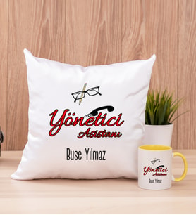 Yönetici Asistanı Kare Yastık ve Sarı Kupa Bardak