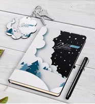 BK Gift Kişiye Özel İsimli Yılbaşı Mutlu Yıllar Siyah Defter Kalem ve Anahtarlık Hediye Seti-26 (Model 1)