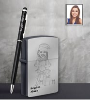 Kişiye Özel Yılbaşı Bayan Karikatürlü Siyah Çakmak Kalem Hediye Seti Model-4 (Model 1)