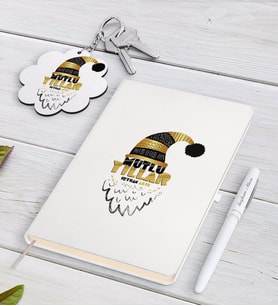 BK Gift Kişiye Özel Yılbaşı Mutlu Yıllar Beyaz Defter Kalem ve Anahtarlık Hediye Seti-8 (Model 1)