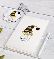 BK Gift Kişiye Özel Yılbaşı Mutlu Yıllar Beyaz Defter Kalem ve Anahtarlık Hediye Seti-8 (Model 1)