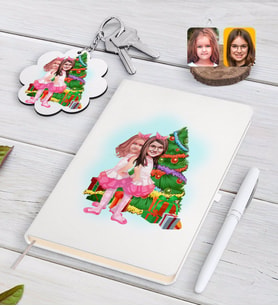 BK Gift Kişiye Özel Yeni Yıl Kız Kardeşler Karikatürlü Beyaz Defter Kalem ve Anahtarlık Hediye Seti-1 (Model 1)