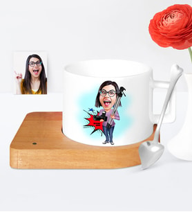 BK Gift Kişiye Özel Bayan Profesyonel Fotoğrafçı Karikatür Ahşap Altlıklı Seramik Fincan  1