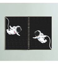 Astronot Tasarımlı Spiralli A5 96 Yaprak Çizgisiz Defter