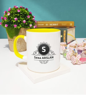 Baş Harf ve İsim Soyisim Tasarımlı Kişiye Özel Baş Harf ve İsim Soyisim Yazılı Kupa Bardak Sarı